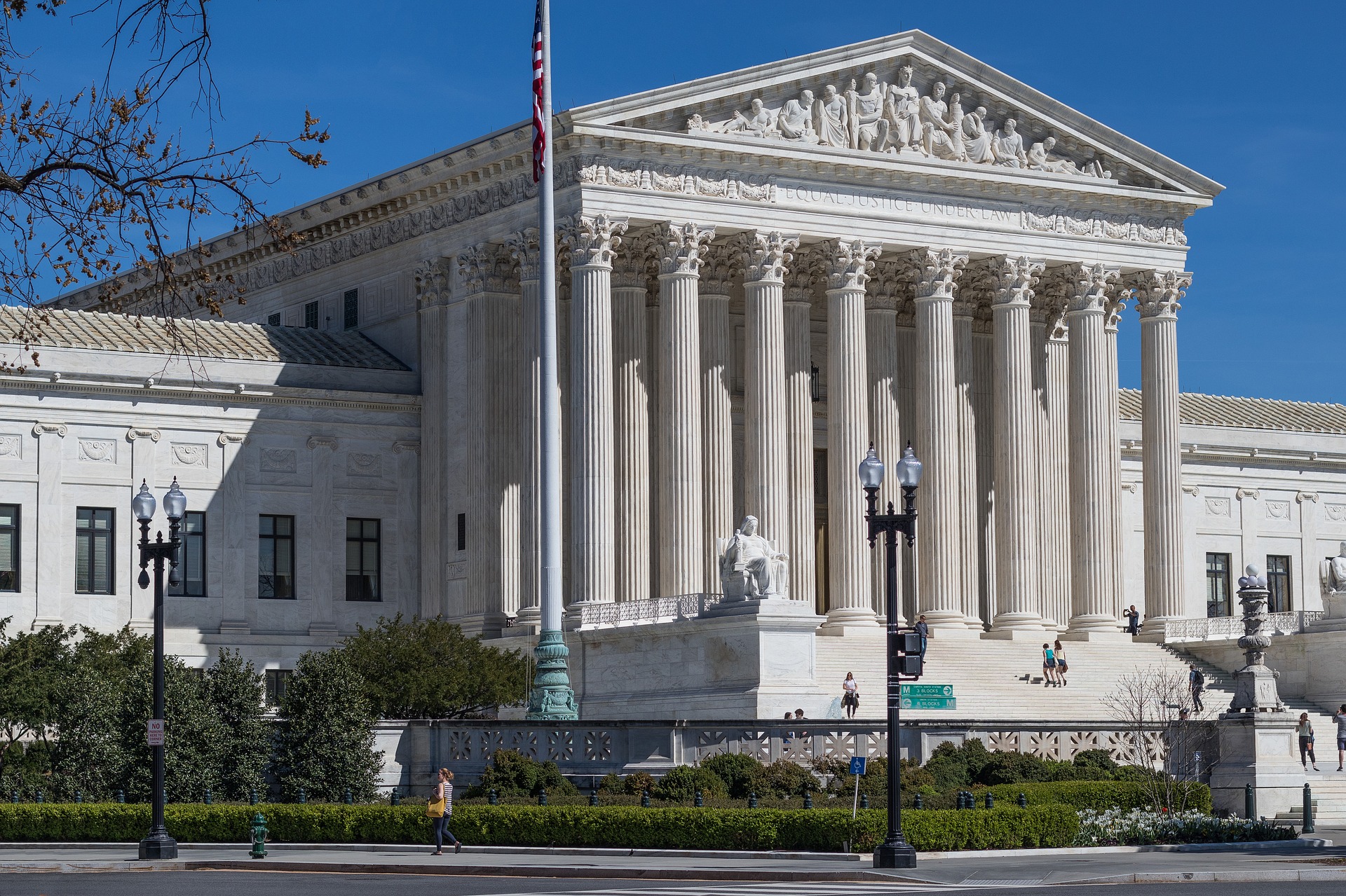 Which branch of the government appoints best sale justices to the us supreme court