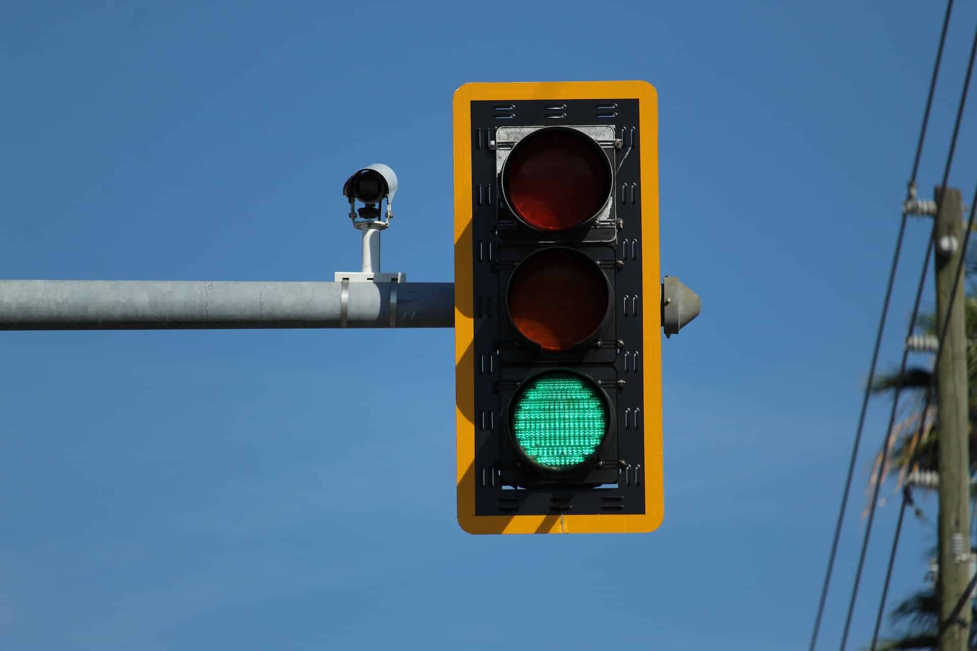 traffic light, with blue sky, and camera - do you have to pay a photo radar ticket in AZ