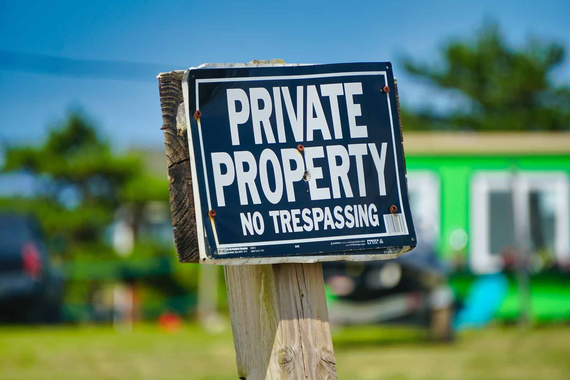 trespassing in arizona -- private property no trespassing sign